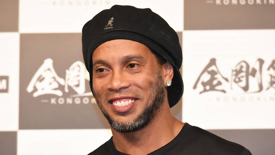 Ronaldinho da positivo a la prueba de Covid-19