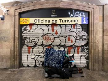 Decreta Espa&ntilde;a toque de  queda nocturno en todo el pa&iacute;s