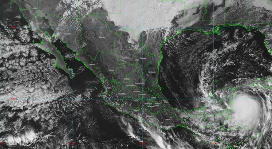 Activan alerta roja en seis municipios de Quintana Roo por huracán