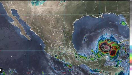 Zeta se debilit&oacute; a tormenta tropical en las inmediaciones de Progreso, Yucat&aacute;n