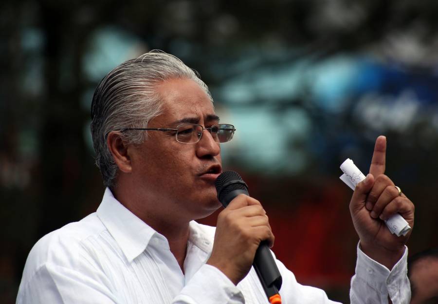 Exrector de la UAEM, obtiene suspensión provisional para evitar detención