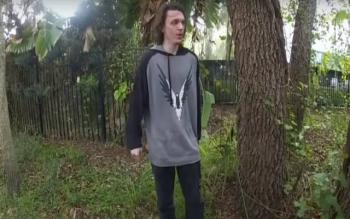 Sujeto apu&ntilde;ala en el cuello a polic&iacute;a en Florida [Video]