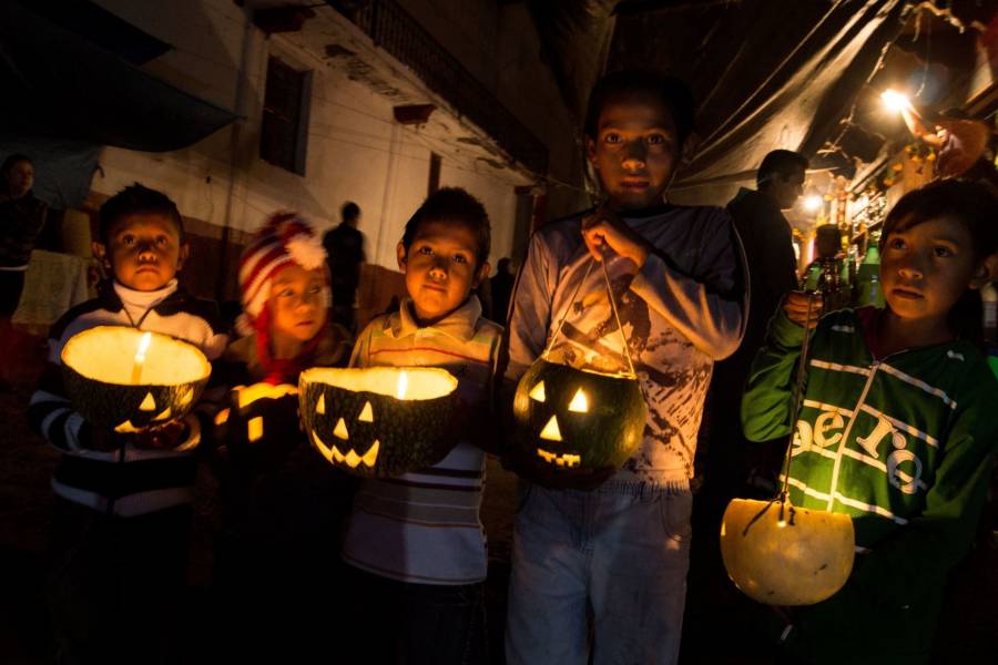 Conoce cómo puedes denunciar una fiesta Covid por Día de Muertos