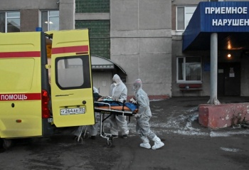 Rusia refuerza con m&eacute;dicos  militares frente anti-Covid