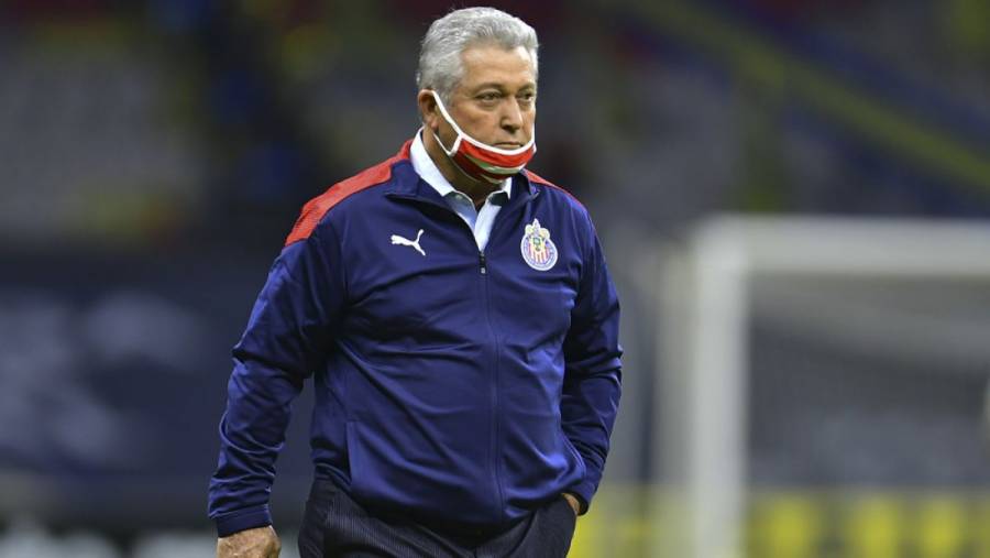 Víctor Manuel Vucetich, DT de Chivas, da positivo a Covid-19