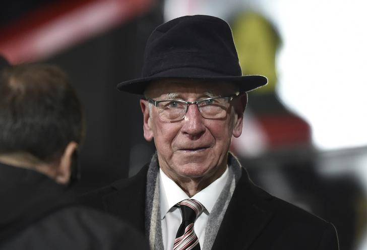 Bobby Charlton, leyenda del Manchester United, diagnosticado con demencia