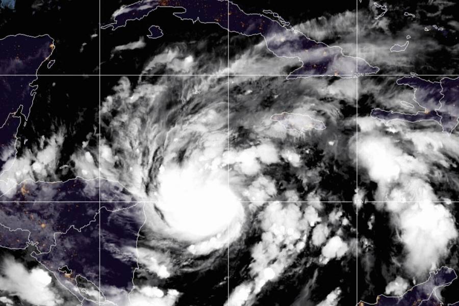 “Eta” se convierte en huracán y amenaza a Centroamérica