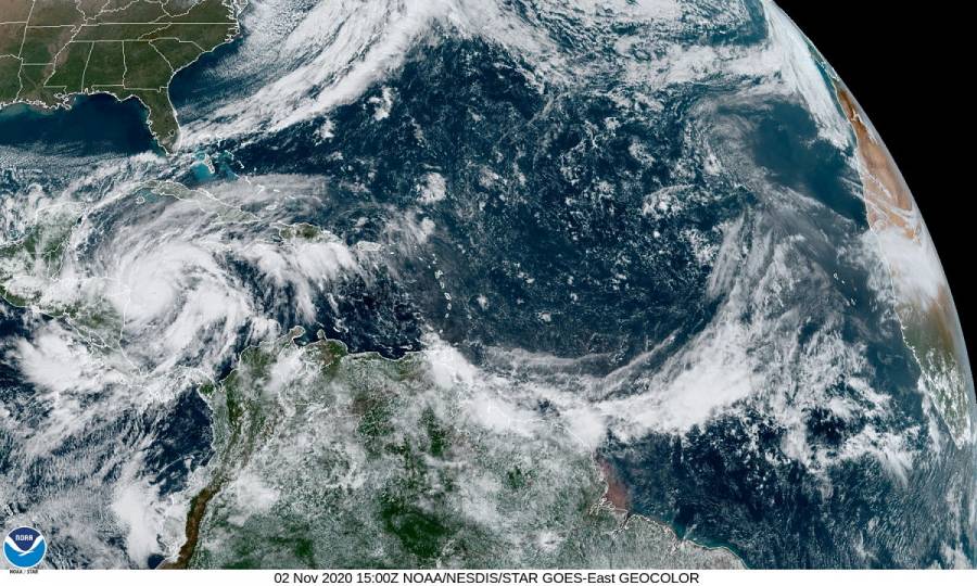 Huracán Eta se fortalece a categoría 3 mientras se dirige hacia Nicaragua
