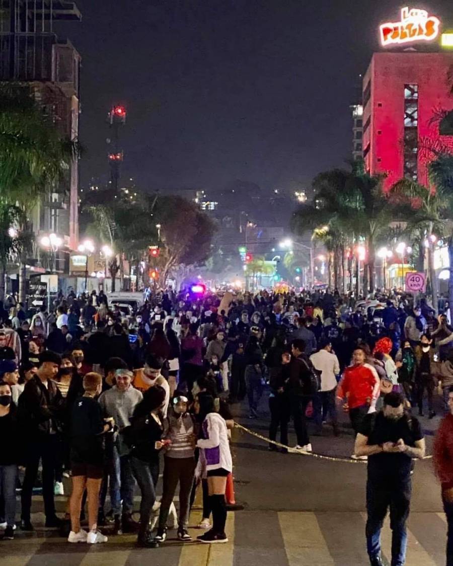 Desafían al Covid en Día de Muertos