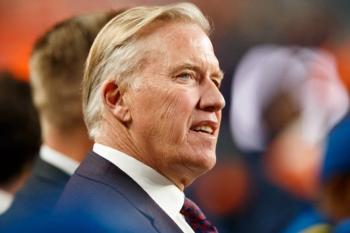 CEO de los Broncos, John Elway, positivo por COVID-19