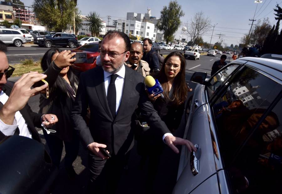 FGR No ha recibido rechazo a orden de aprehensión contra Videgaray