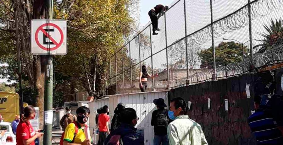 Estudiantes toman Prepa 5 de la UNAM tras desaparición del alumno Jorge Barrera