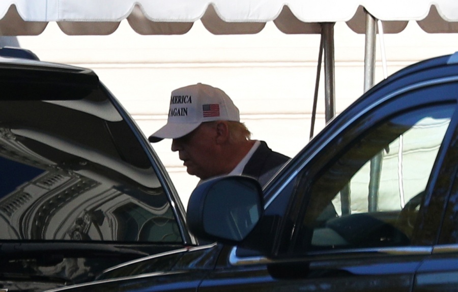 Trump se refugia en el golf;  se niega a admitir derrota