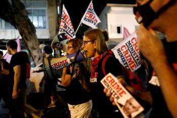 “Ahora es tu turno”: Tras derrota de Donald Trump, miles protestan contra Benjam&iacute;n Netanyahu en Israel