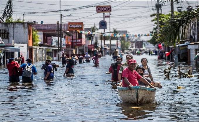 Se desborda R&iacute;o Grijalva e inunda calles de Villahermosa