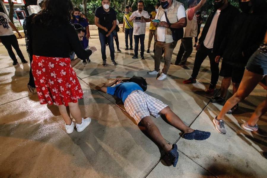 Policías de Cancún dispersa a balazos a manifestantes