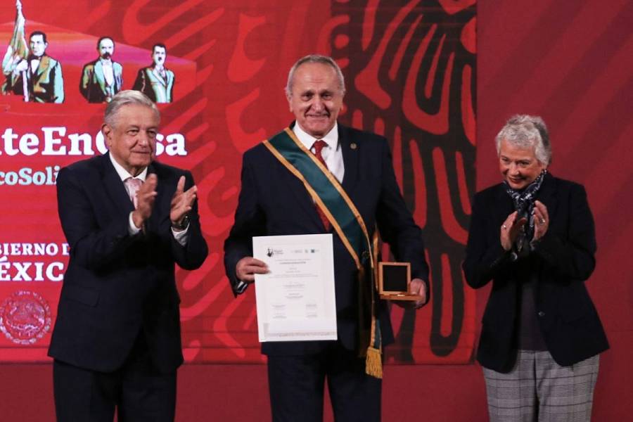 Jes&uacute;s Seade recibe medalla Miguel Hidalgo por negociaci&oacute;n en T-MEC; anuncia su retiro temporal
