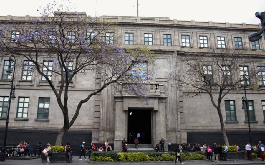Interrumpir entrega de retrovirales, viola sus derechos: SCJN