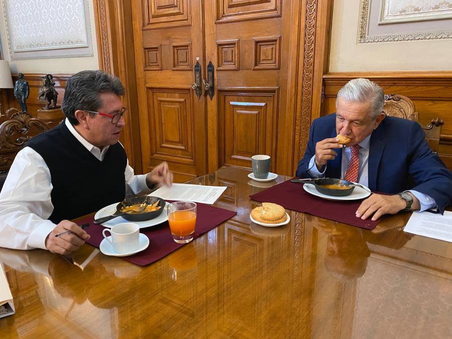 Dialogan sobre iniciativas de ley AMLO y Ricardo Monreal