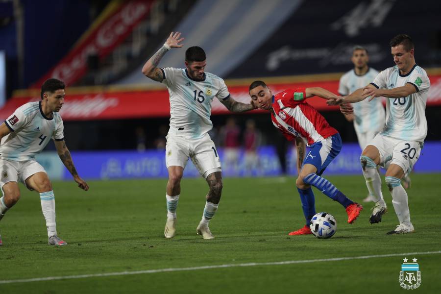 Paraguay empata con Argentina, rompe su racha ganadora