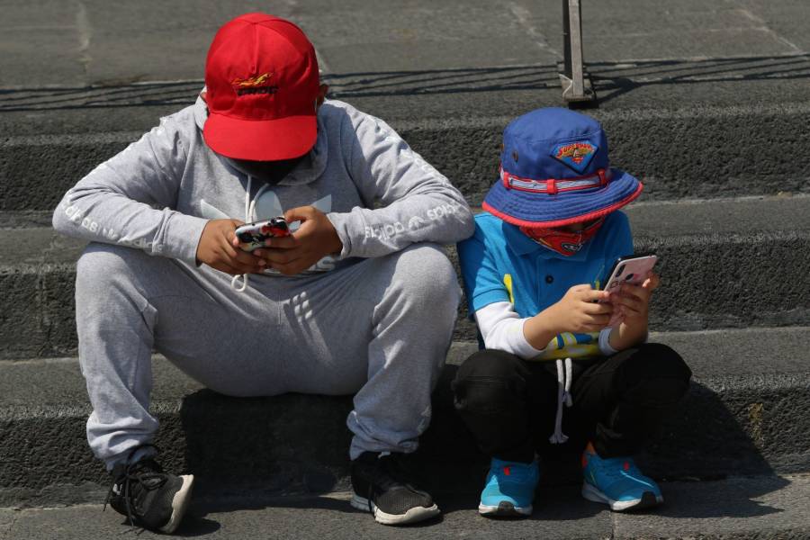 Senador propone establecer edad mínima para el uso de redes sociales