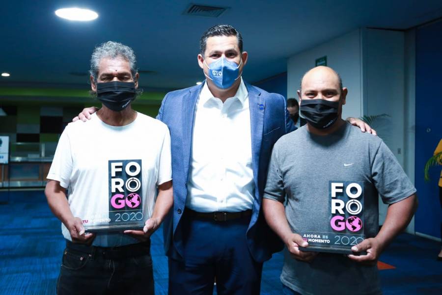 Entregan reconocimiento de a empresarios guanajuatenses que exportan a través de aldea digital