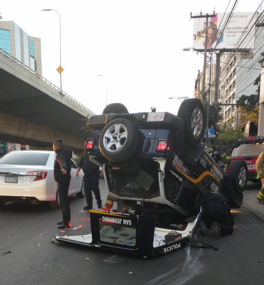 Policía capitalino fallece después de que un vehículo chocara contra su patrulla