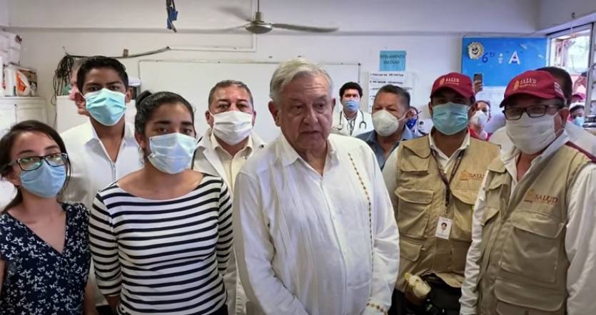 AMLO visita albergue en Tabasco para afectados por las inundaciones
