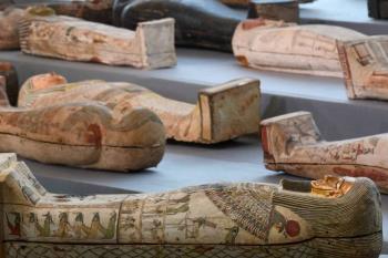 Egipto presenta m&aacute;s de cien sarc&oacute;fagos intactos descubiertos en Saagara