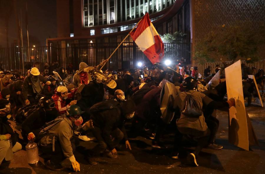 Protestas en Perú dejan dos muertos; piden la renuncia del presidente Manuel Merino