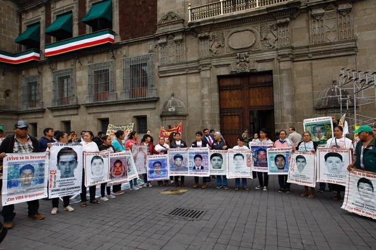 Piden padres de los 43 se ejercite acción penal contra militar detenido