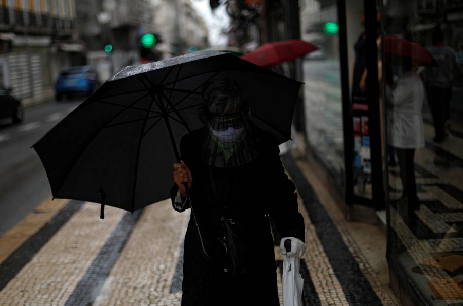 Covid puede infectar 24 h al aire  libre en invierno: estudio