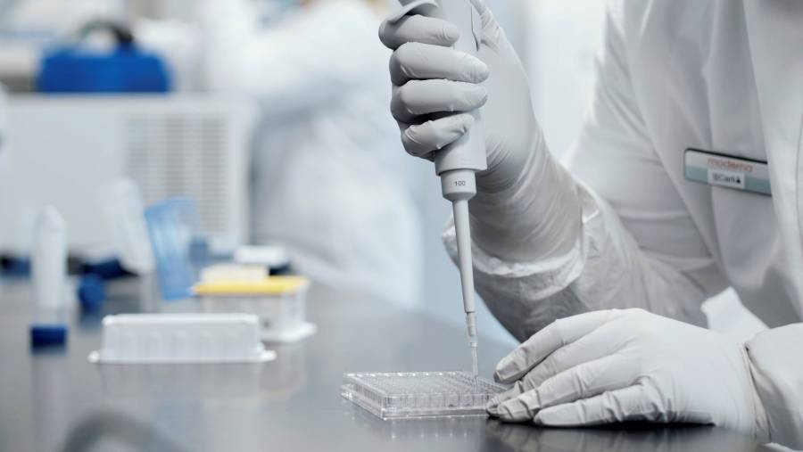 Moderna presume mayor eficacia  que Pfizer y la Sputnik V