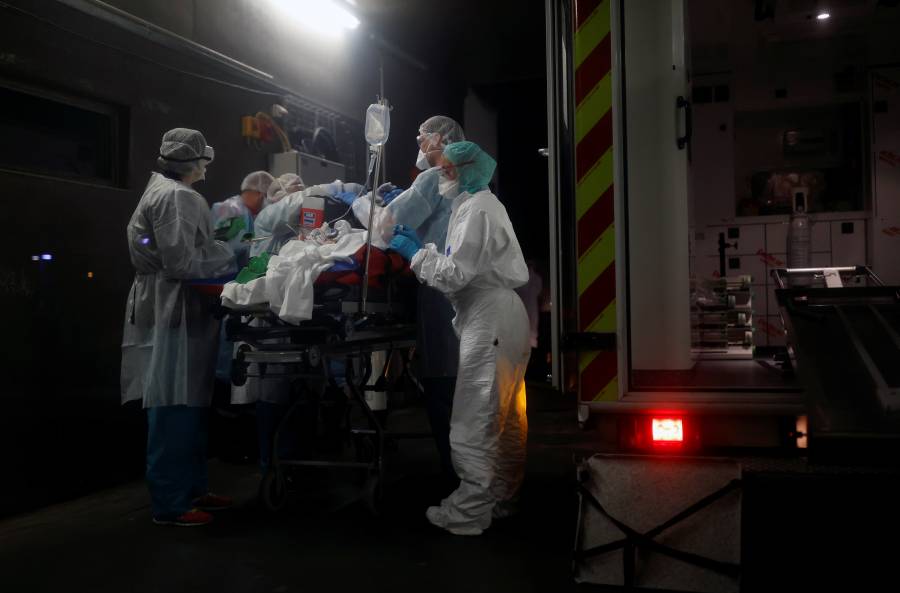Francia supera los 2 millones de casos Covid-19, primer pa&iacute;s europeo