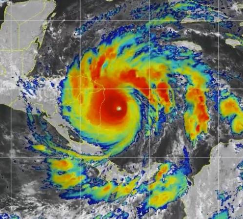 Iota se vuelve tormenta tropical y avanza hacia el norte Nicaragua