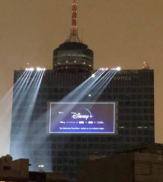 VIDEO: Disney Plus celebra su llegada a México con pirotecnia y molesta a capitalinos