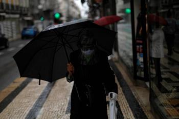 Covid puede infectar 24 h al aire  libre en invierno: estudio