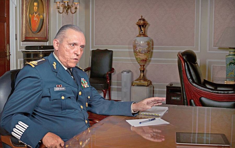Retiran cargos a Cienfuegos por amenaza de gobierno mexicano de retirar agentes de la DEA