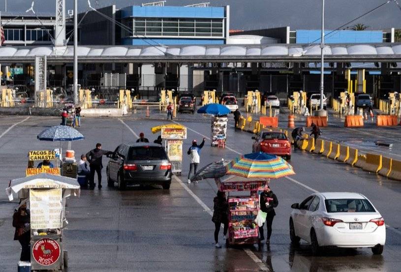 SRE informa que se mantendrán restricciones de cruces fronterizos un mes más