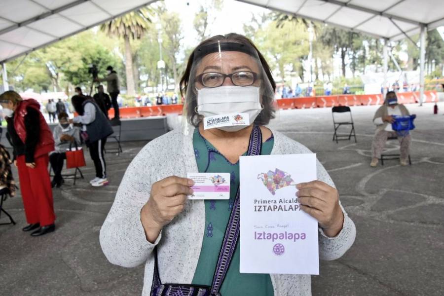 Alcaldesa Clara Brugada pone en marcha entrega de tarjetas a 7 mil adultos mayores de Iztapalapa