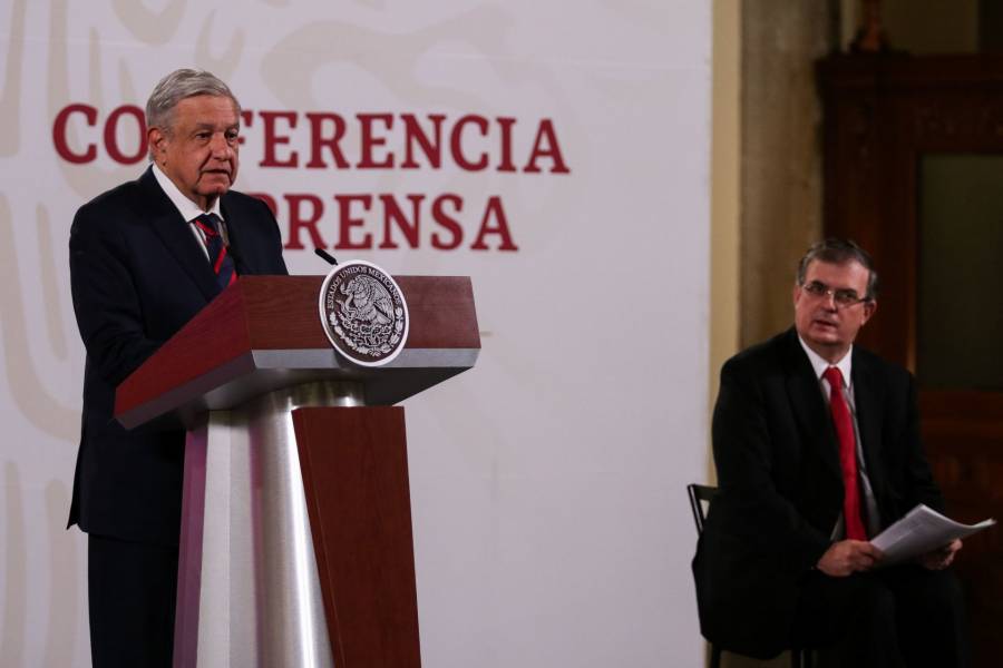 Regresa Cienfuegos a México, queda libre y se va a su casa