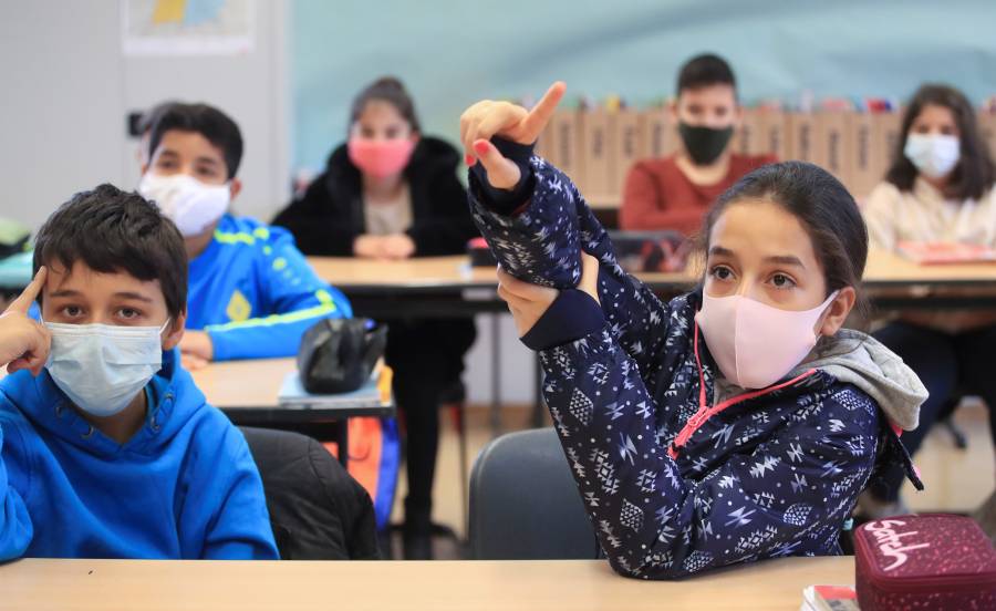 Mantener abiertas las escuelas pese a pandemia, recomendación de la OMS