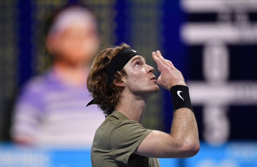 Ruso Rublev se despide del ATP Finals con victoria sobre Thiem