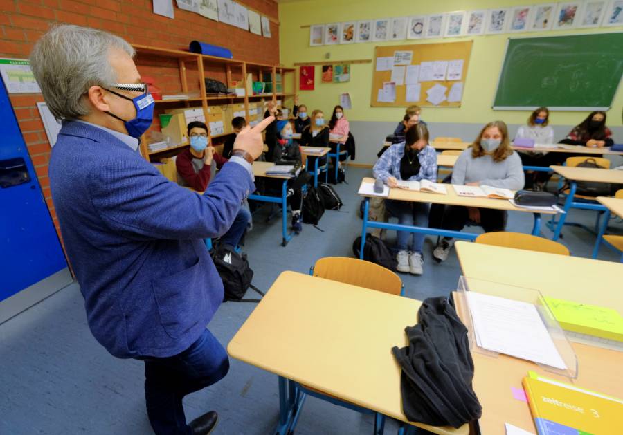 OMS defiende mantener abiertas  escuelas y evitar confinamientos