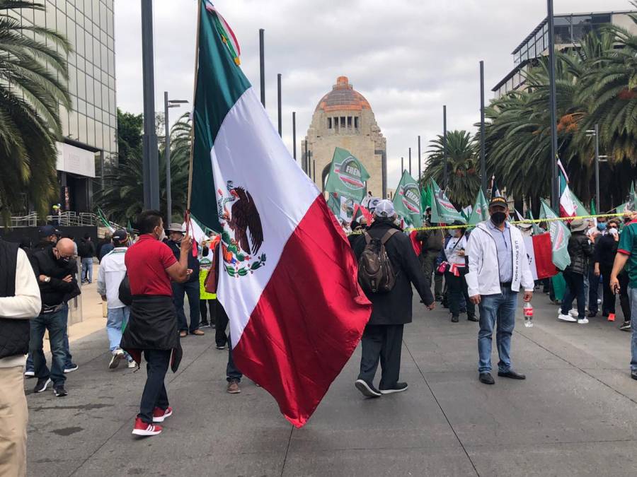 Integrantes de FRENAAA realizan marcha en la Ciudad de México