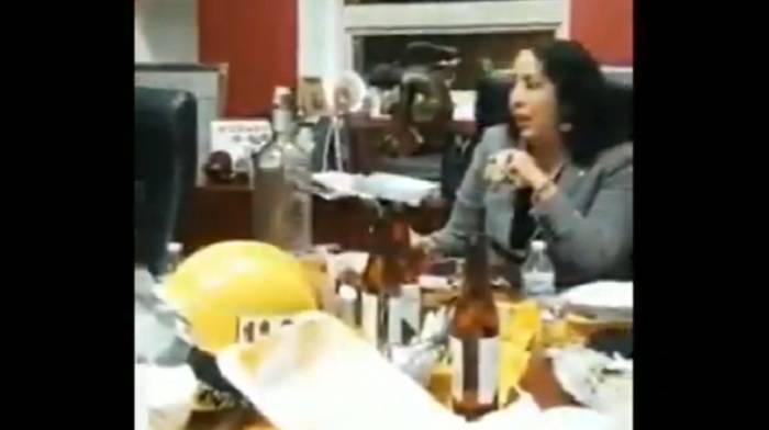 Alcaldesa de Rosarito festeja su cumpleaños con bebidas y música en sus oficinas