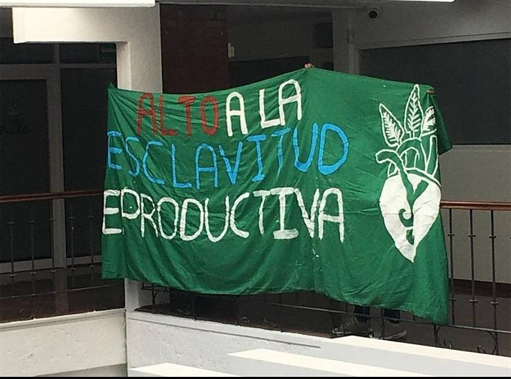 Feministas toman el Congreso de Puebla y Radio BUAP