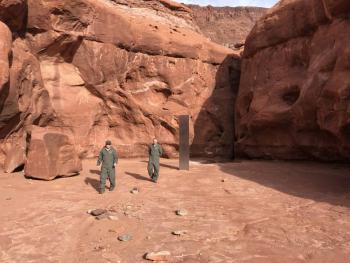 Encuentran misterioso monolito met&aacute;lico en desierto de Utah, Estados Unidos [Video]