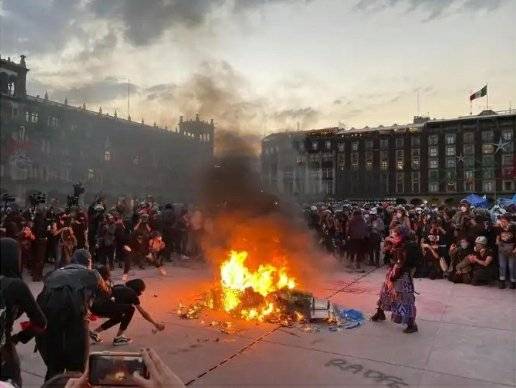 Concluye marcha por eliminación de la violencia a mujeres con más de 40 personas lesionadas