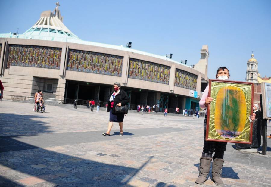 Esperan peregrinos pese a cierre de la Basílica
